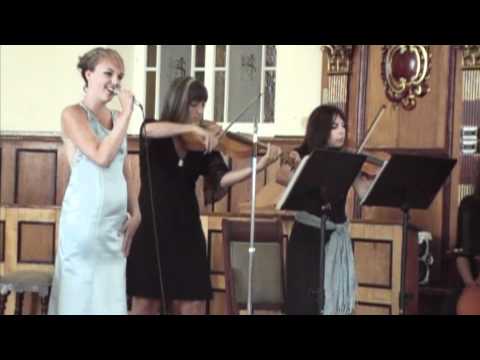 Katherine chante a l'glise.mp4