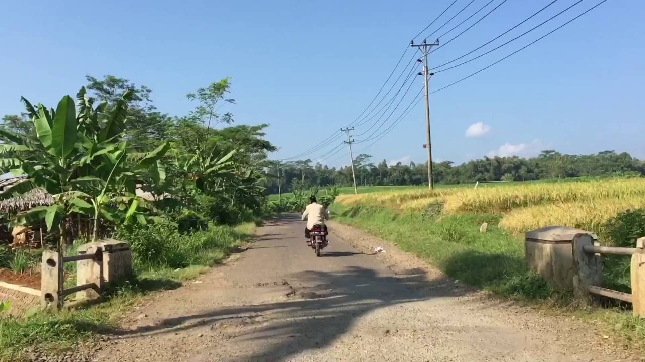 Kondisi Jalan Tulis menuju Bandar, Kabupaten Batang, Jawa Tengah 8 Juli 2016
