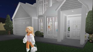 Lindsey snuck out?.. * chaotic * *we found her in town* | bloxburg family roleplay