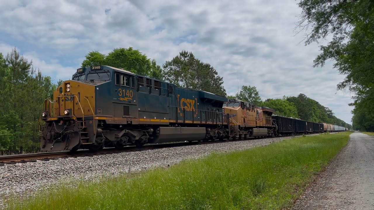CSX 3140 Leading Long CSX M421-26 SB Manifest Train Thru Mars Bluff SC ...