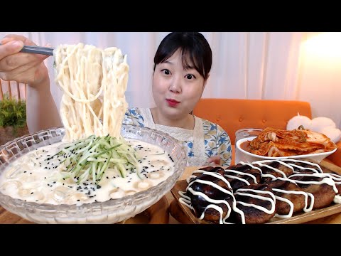 시원하고 진한~ 콩국수 입안가득 크리미 통통한 떡갈비 배추김치 먹방 Cold bean-soup Guksu Kimchi <strong>Galbi</strong> Kreanfood  Mukbang