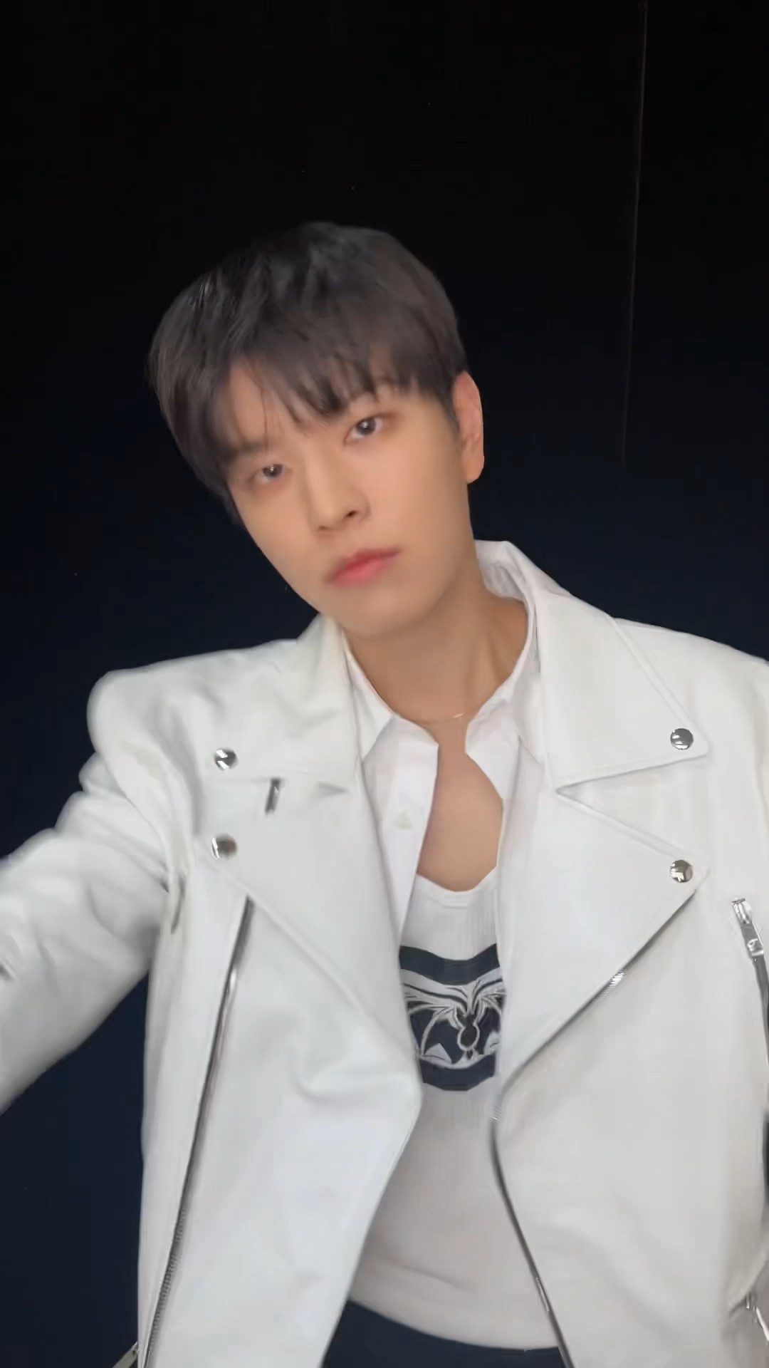 Splash? #StrayKids #스트레이키즈 #合 #HOP #WalkinOnWater #StrayKidsComeback #YouMakeStrayKidsStay