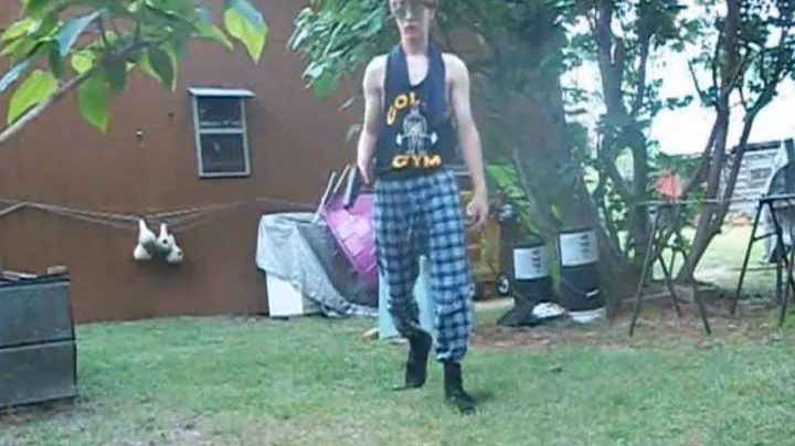 Video shows Dylann Roof preparing for church massa...