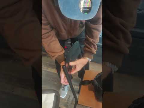 il se coince accidentellement dans la chaise #mdr #humour #viral #funny #humor