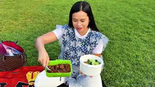 SARAPAN NASI  RENDANG  DI DEPAN MENARA EIFFEL SAMBIL CURHAT, IMPIAN PUTRIKU MENARA CINTA PARIS ‼️
