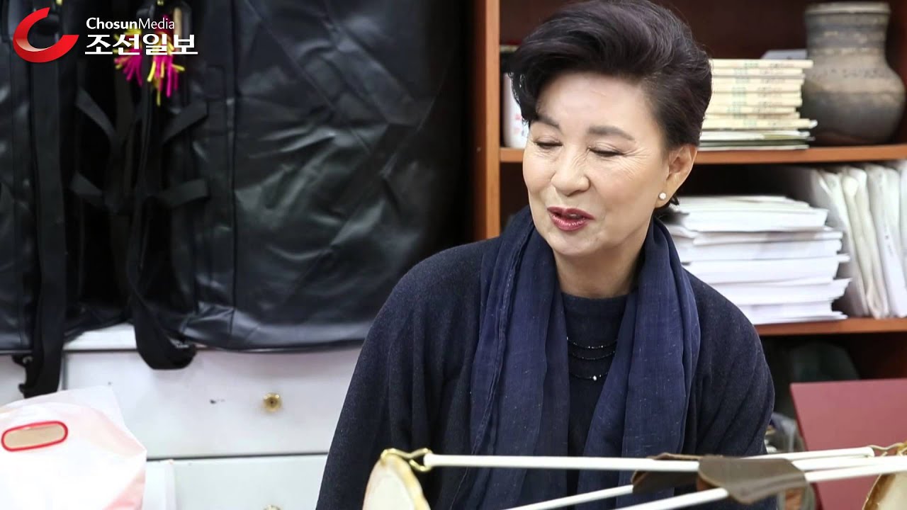 정가 발표회 '나루연가'여는 배우 문희 - YouTube