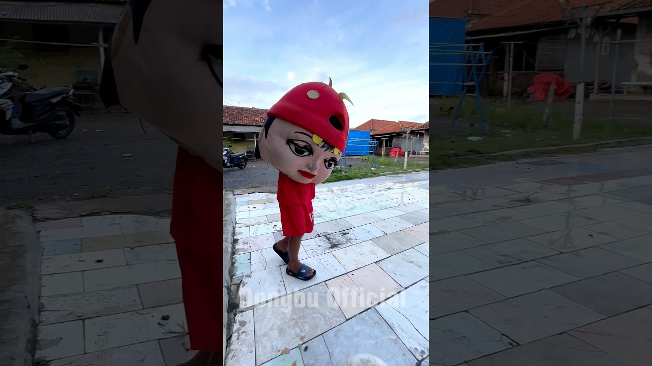 Badut mampang lucu pakai jersey timnas 