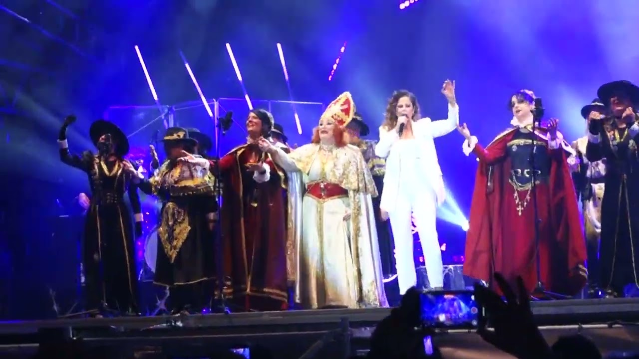 PASTORA SOLER Y LA CAMORRA CANTAN LA PRESENTACION DE LOS ANGELES CAIDOS, CARNAVAL CADIZ 2026