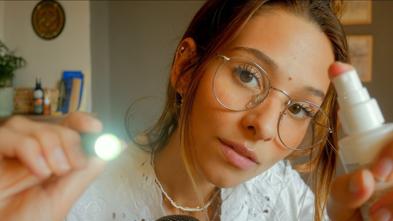 ASMR FRANÇAIS - Séance de dermatologie et soin (examen médical et attention personnelle)