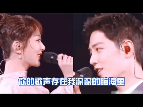 晚会上突然响起了杨紫的音乐，肖战当场表演笑不拢嘴，李现愣住了