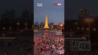 国庆升旗仪式前夕：南昌八一广场上数千名游客打地铺