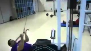 видео Тренировки для девушек-новичков в тренажёрном зале