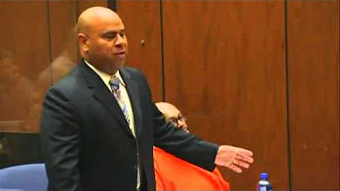 Suge Knight collapses in courtroom after bail is set at $25 million