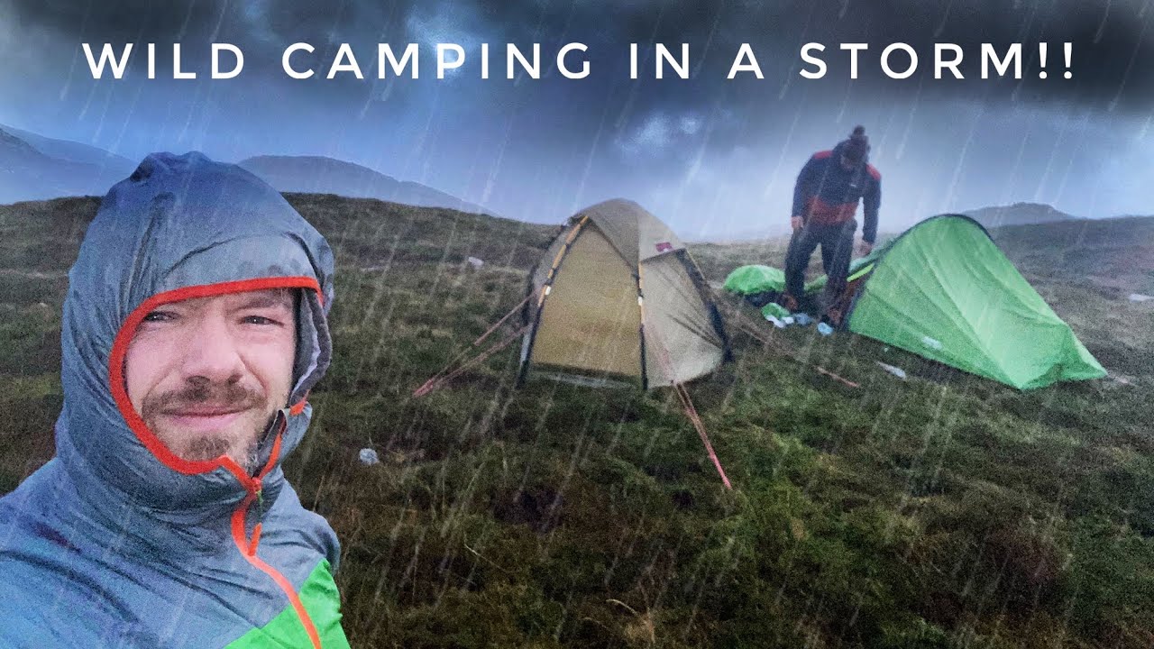 CAMPING IN THE RAIN 🌧 A night wild camping in strong wind and rain / HILLEBERG SOULO / TENT FAIL
