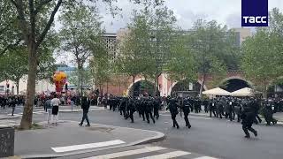 В ПАРИЖЕ ПРОДОЛЖАЮТСЯ СТОЛКНОВЕНИЯ С ПОЛИЦИЕЙ ВО ВРЕМЯ ПЕРВОМАЙСКОЙ ДЕМОНСТРАЦИИ