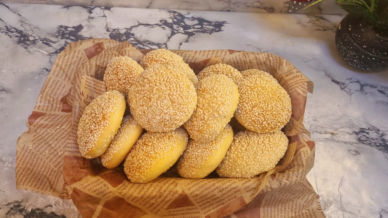 قرص بالسمسم محشيه سكر وقرفه (قرص الافران) أملي بيتك بالخير بشويه دقيق وحبه زيت