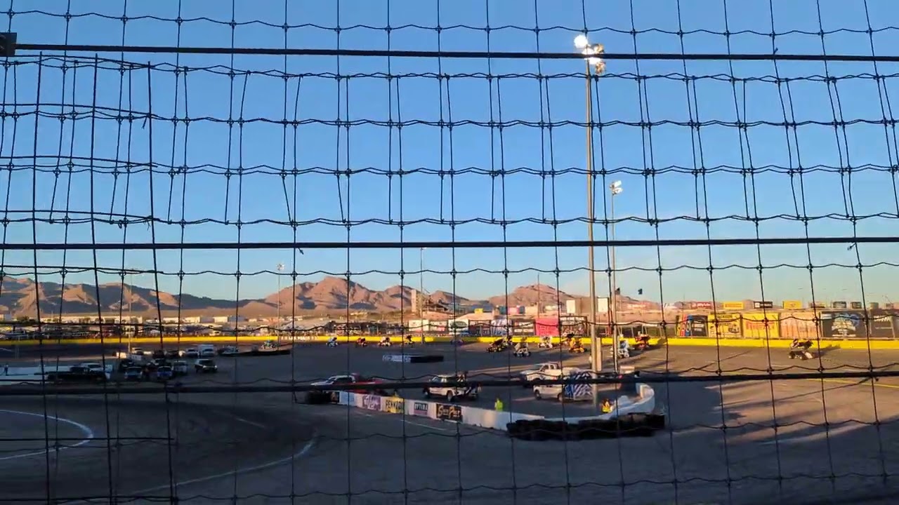 Green flag B main open we'll showdown Sat. 11-8-25