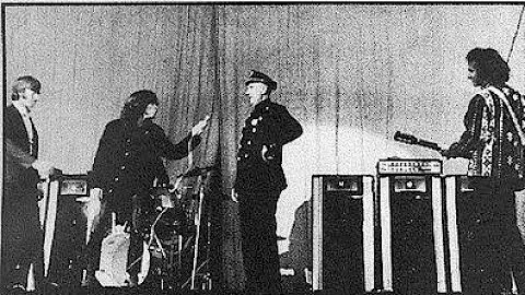 James Douglas Morrison! Caidas, Arrestos y locura!
