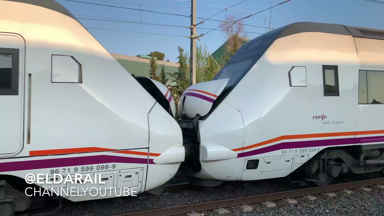 Tren S-599 Media Distancia doble composición por la estación de Monóvar - Pinoso. #EldaRail