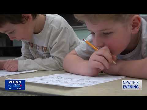 Reading Learning And Wagging Tails With Auggie New In School Therapy Dog