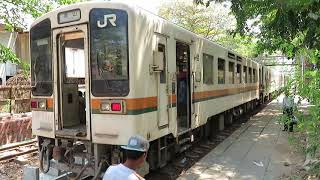 ミャンマー国鉄・元JR東海キハ11形 タームエ駅発車 Myanmar Railways Former JR Central Train