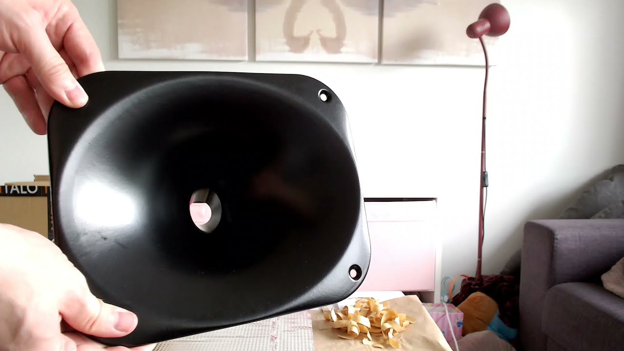 Eighteen sound XT1086 horn ringing and damping