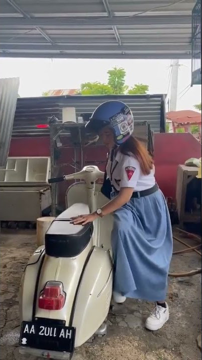 KE SEKOLAH NAIK VESPA SUPER