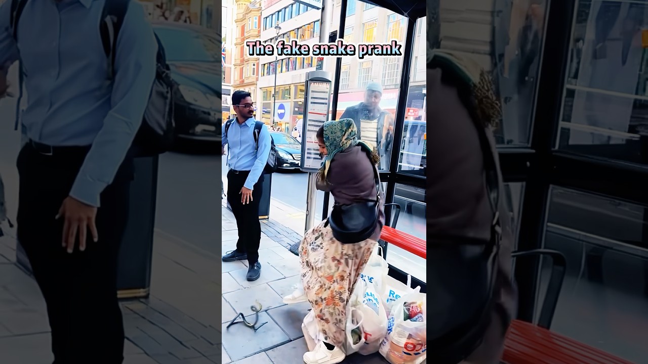 The fake snake prank🤣 