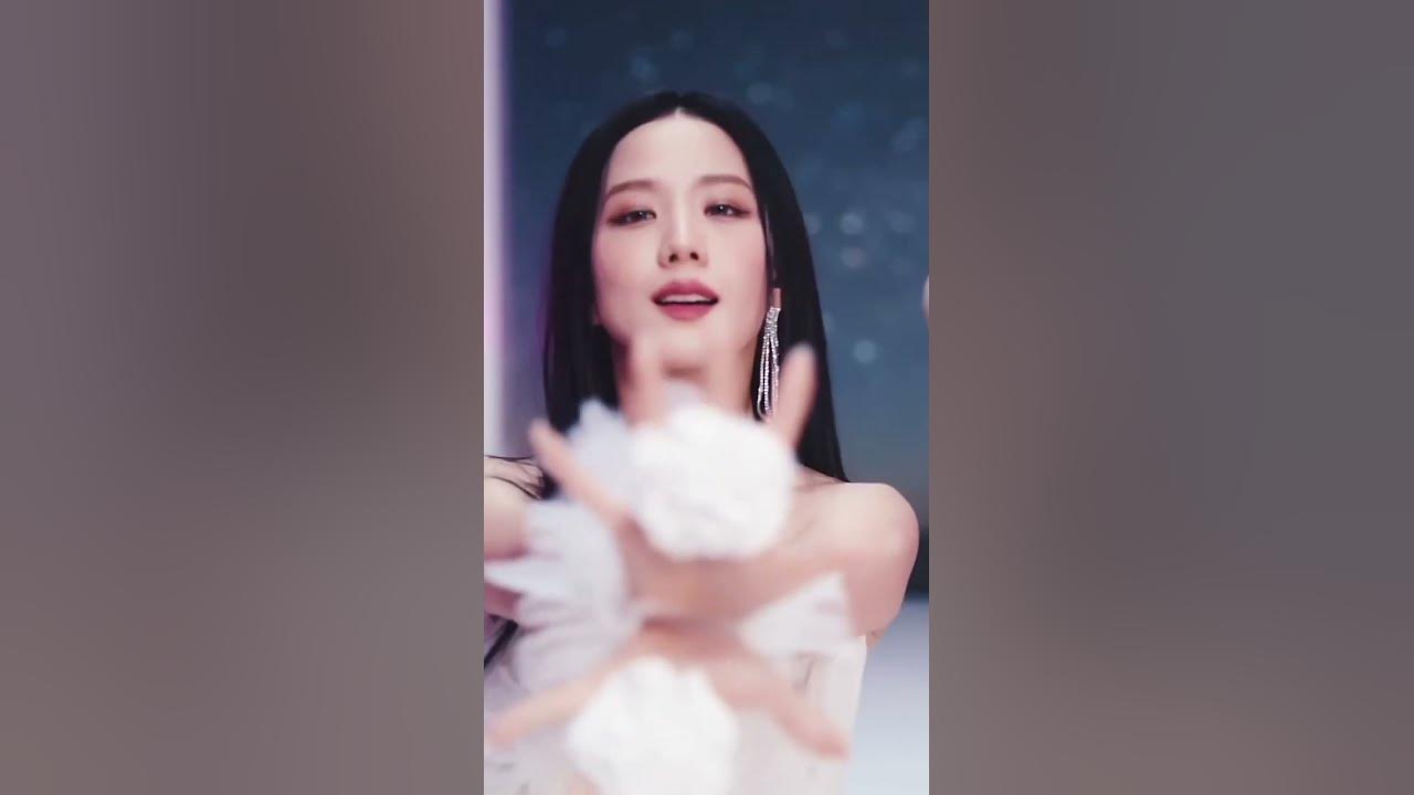 Flowers vs flowers which one is best Miley Cyrus and jisoo #comment #kpop #blackpink #viral