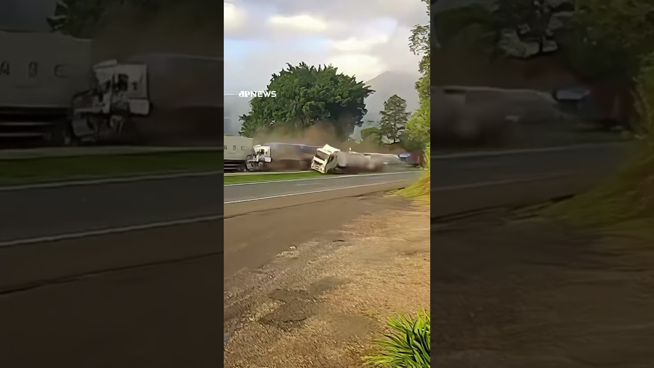 Caminhão tomba após colisão em série na BR-277, no litoral do Paraná #shorts