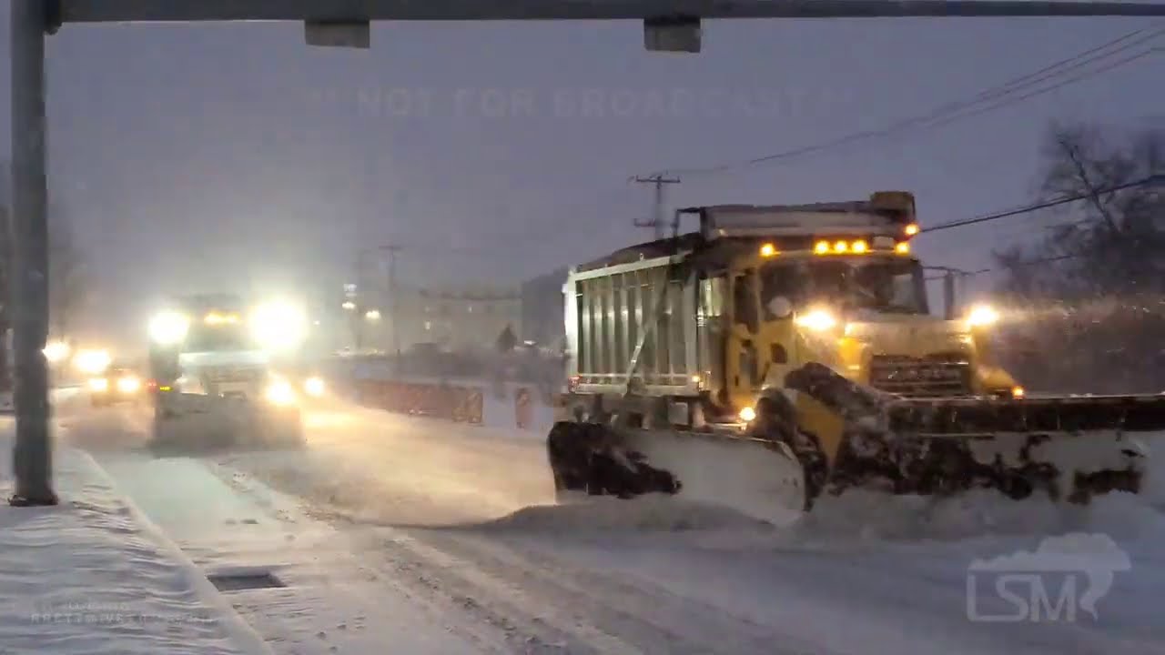 01312021 Breinigsville,PA Penndot Crews Working To Keep Roads Clear