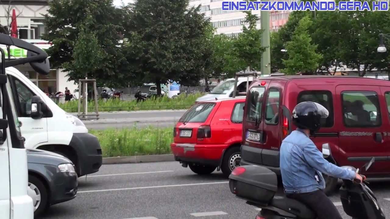 Zivilwagen + FuStW Polizei Berlin