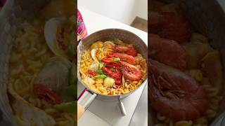 Make ramen hot pot with me #asmr #food #cooking #noodles #drink #cheese #lunch #satisfying