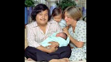 Prem Rawat Maharaj Jiwith Family Photo Short 