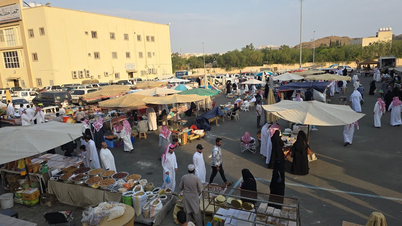 هو العريس جاه على السيره ولا أيه 🤣🤣#سوق_الثلاثاء_الشعبى 🇸🇦🇸🇦