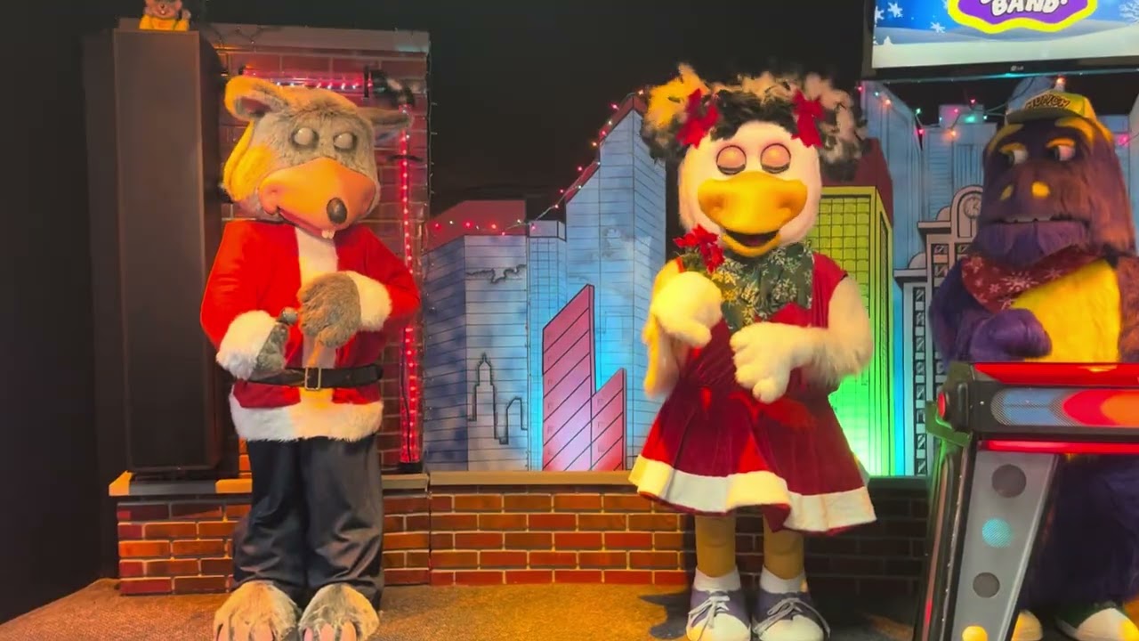 Merry Christmas time-Chuck e cheese *HICKSVILLE Ny*