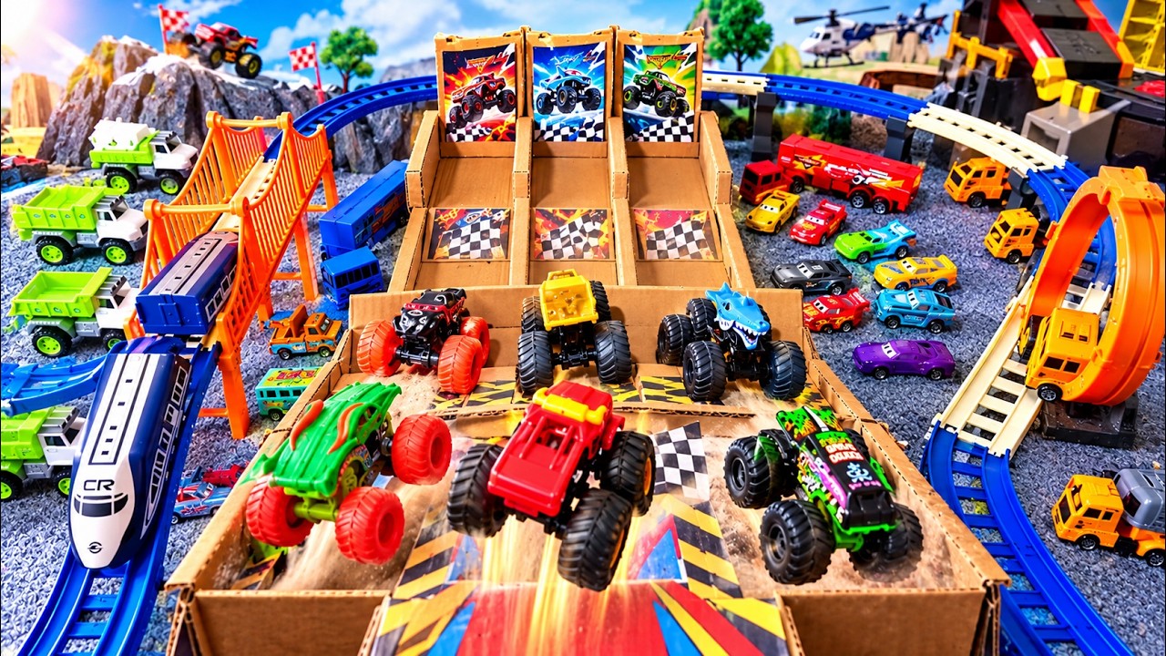 El Toro Loco vs Earth Shaker vs Monster Mutt! 🏁 Monster Jam Toy Truck ...