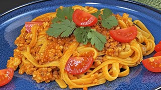 The most delicious dinner you'll ever eat in 15 minutes. Spaghetti in tomato sauce with minced meat.