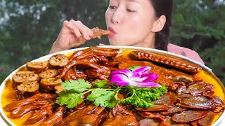 If you have something on your mind to drink  light rain stewed a basin of duck head  duck feet  duc