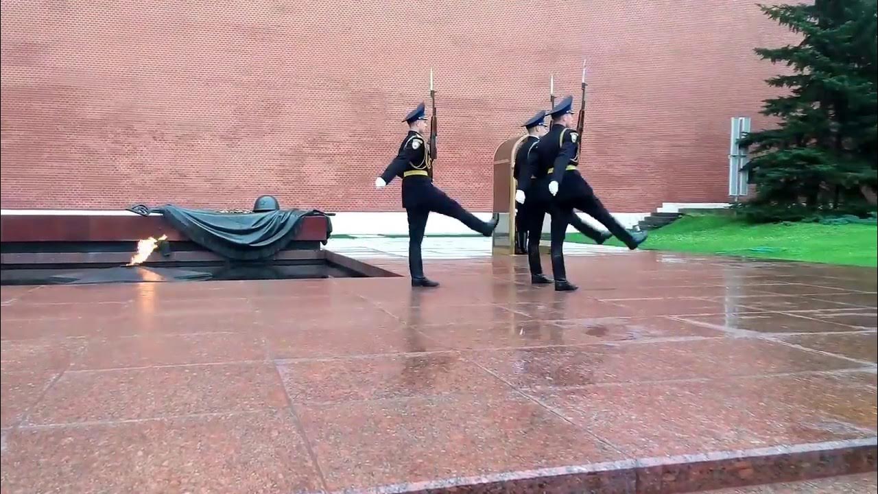 смена караула на красной площади. смена караула в александровском. александровский сад смена караула. смена караула в александровском. караул на колесах.