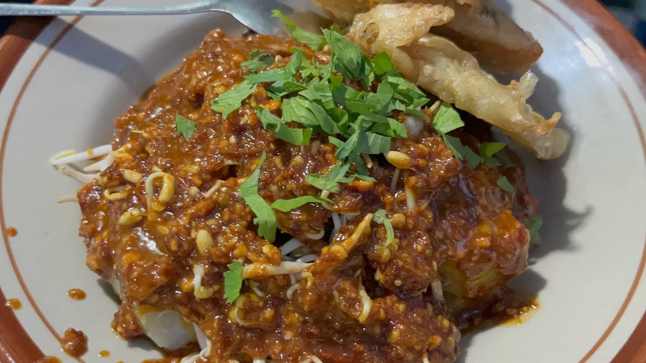 PENYELAMAT DI SAAT HUJAN LEBAT ADALAH LONTONG TAHU SPESIAL TANPA OBAT ! 🤤☔️⛈️🌧️