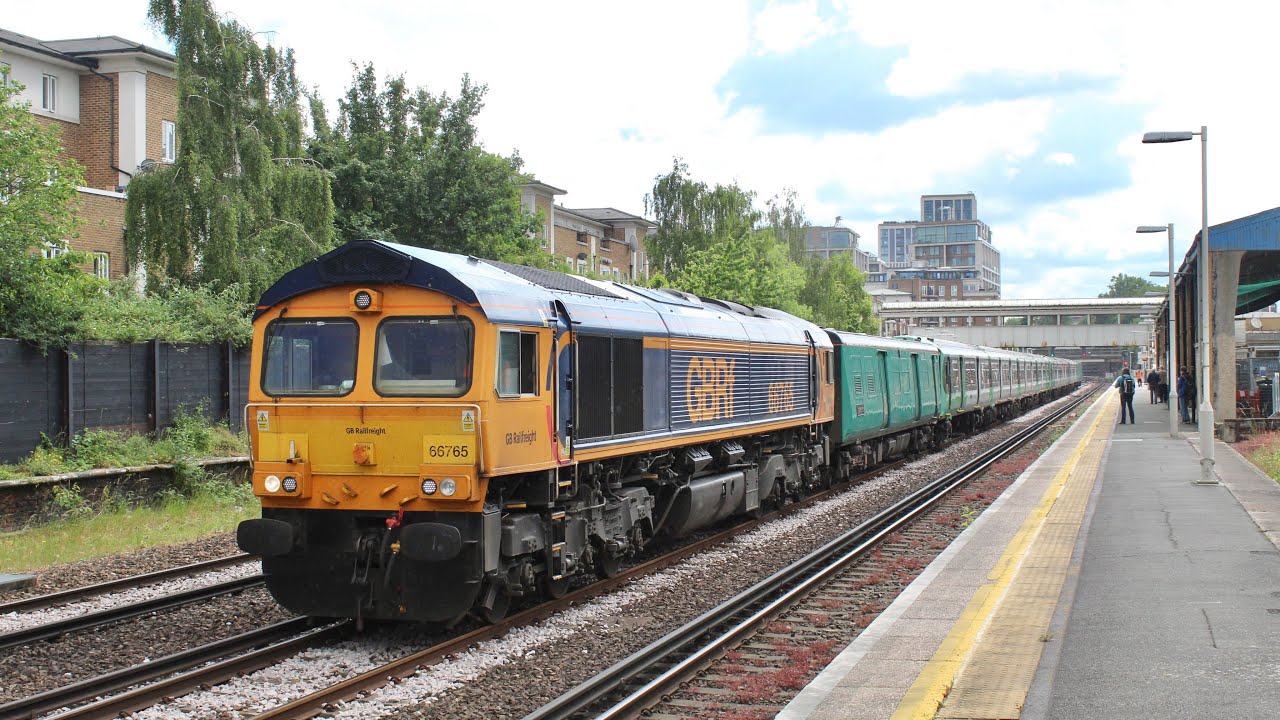Trains At Kensington Olympia Including Class 455 Scrap Move 61306 Trains at kensington olympia including class 455 scrap move 61306