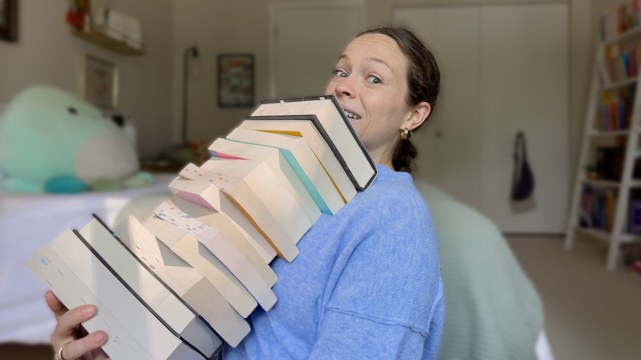 the 25 Books I Read This Summer | Summer Wrap Up ☀️ - YouTube