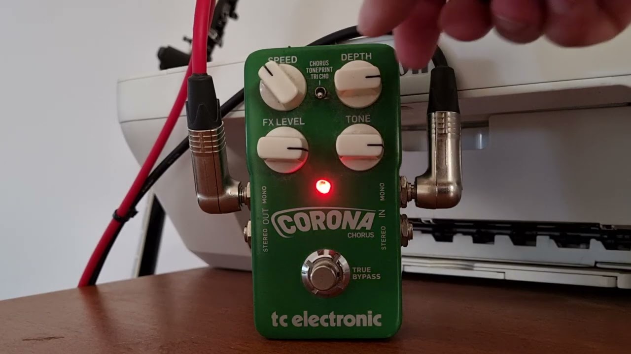 Tc Electronic Corona chorus (high gain tones) - YouTube