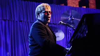 Elton John - All The Young Girls Love Alice (live 2001)