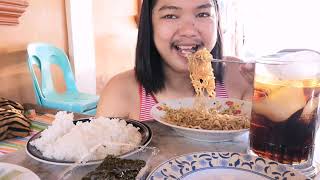 pancit canton at pahabol na lechon kawali sarap ng kain