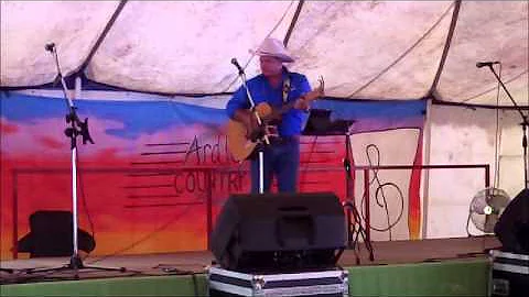 Tommy Maxwell Sings At Ardlethan