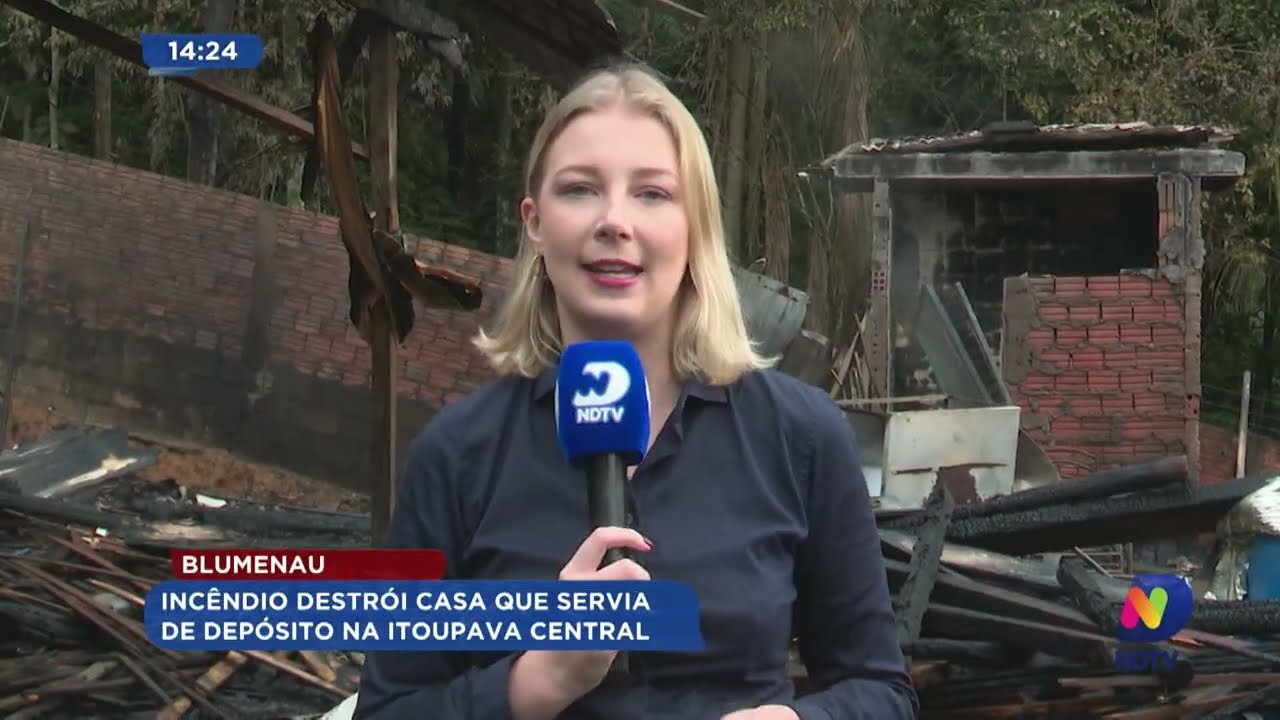 Incêndio destrói casa que servia de depósito na Itoupava Central
