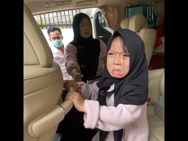 Aqila pengan Sama papa kalo di mobil #shorts #subscribe #subceribe #subscribe #shorts class=