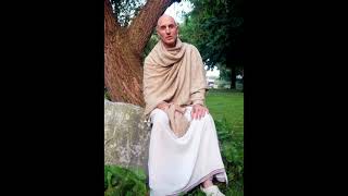 H.G. Mahatma Prabhu chanting japa (with music)